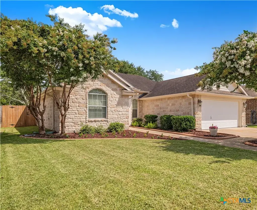 308 Green Gable Drive, Victoria