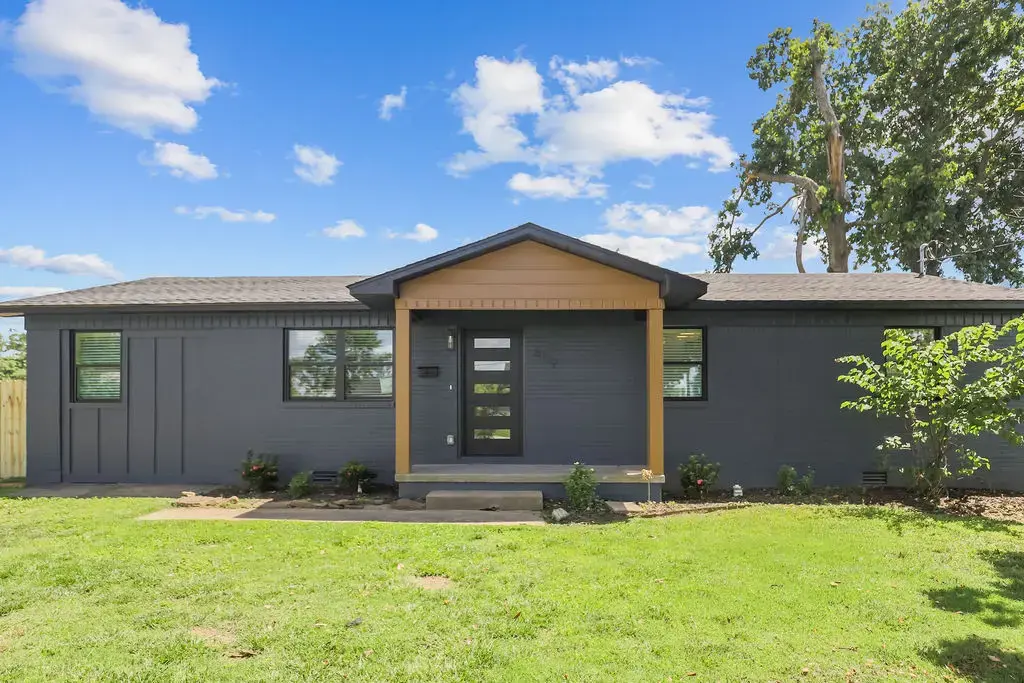 809 Carson Drive, Bentonville