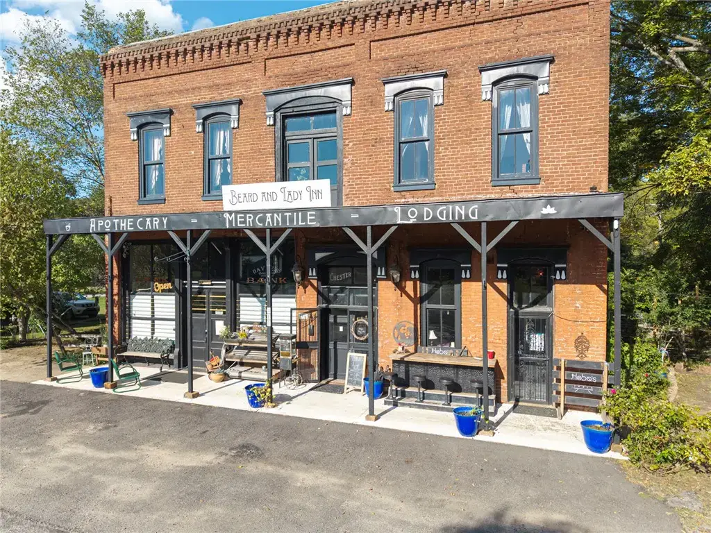 411 Front Avenue, Chester
