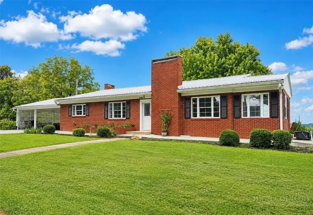 32 Reid Street, Sparta