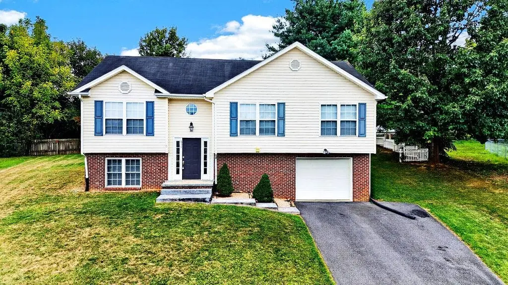 650 Edwardian Ln, Waynesboro