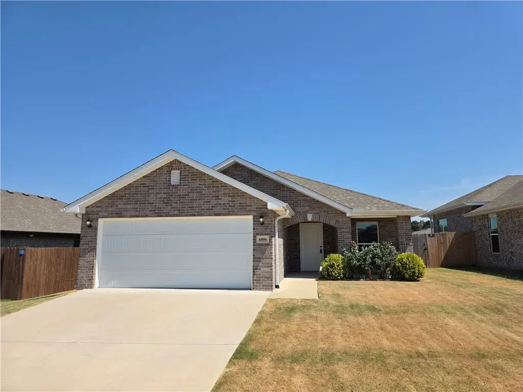 6006 Nw Hoover Street, Bentonville