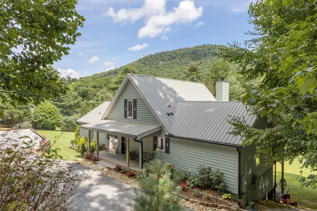 48 Mountain Brook Way, Highlands