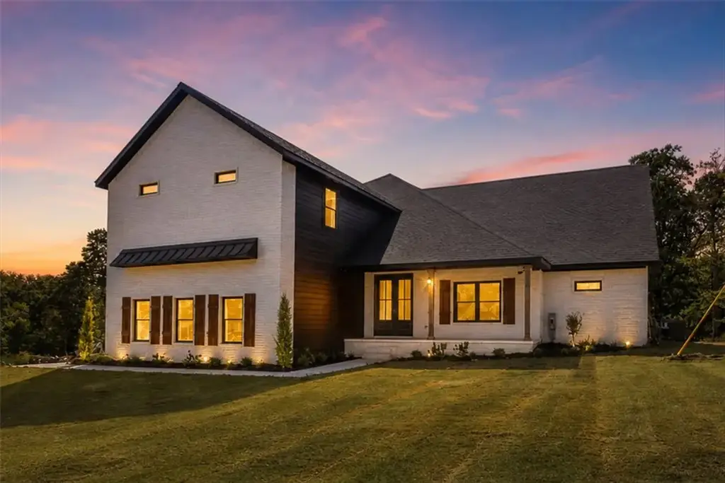 5116 Joe Lane, Rogers