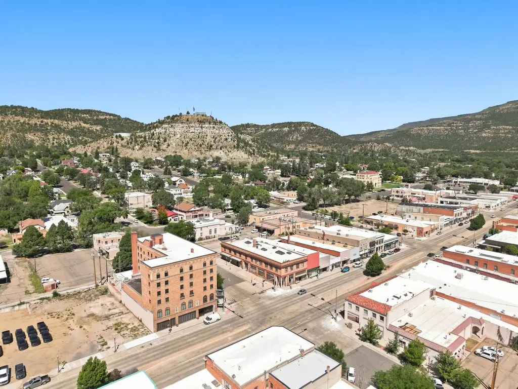 140-144 S 2nd Street, Raton