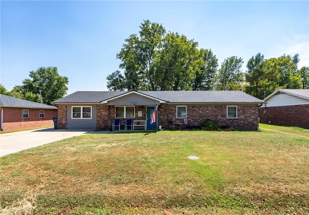 902 W Harvard Street, Siloam Springs