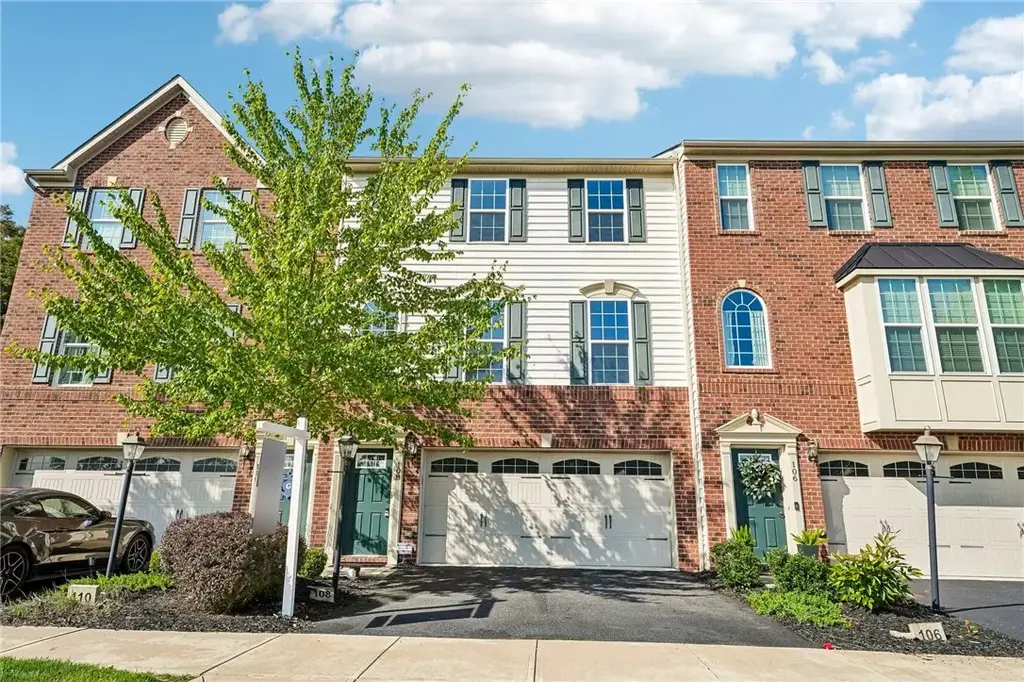 108 Noble Woods, Moon/Crescent