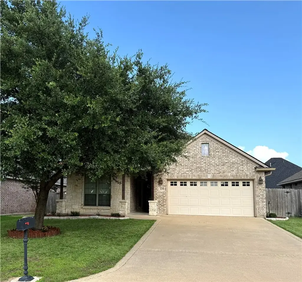 228 Passendale Lane, College Station