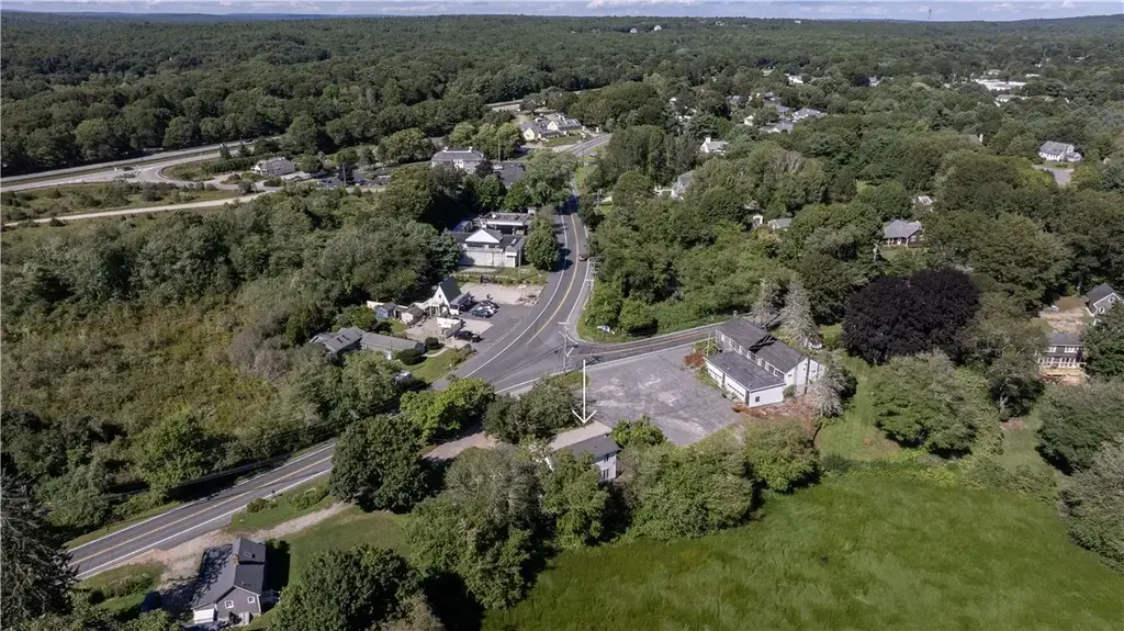 4202 Old Post Rd, Charlestown