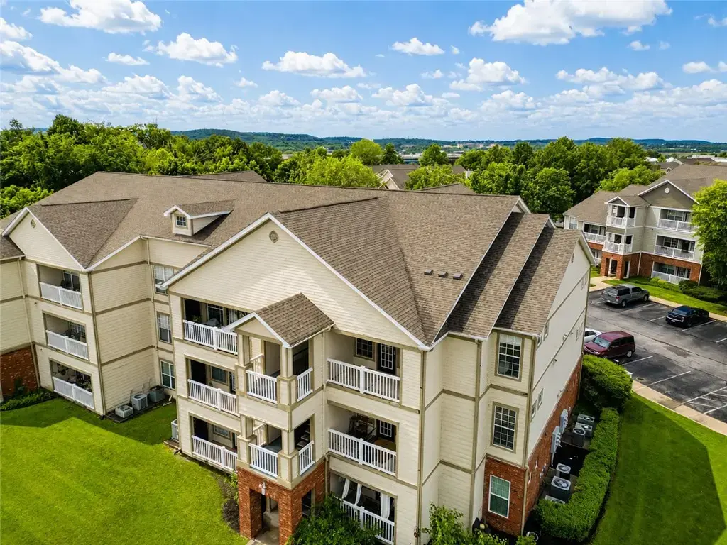 4254 Ne Meadow Creek 302, Fayetteville