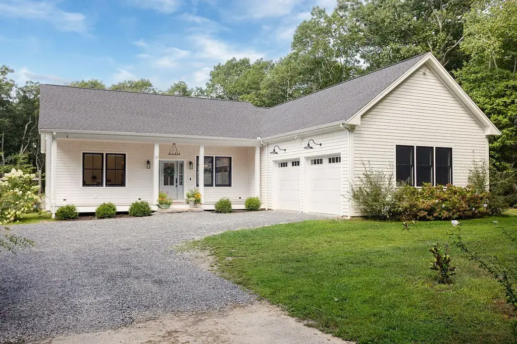 37 Amy Hart Path, Little Compton