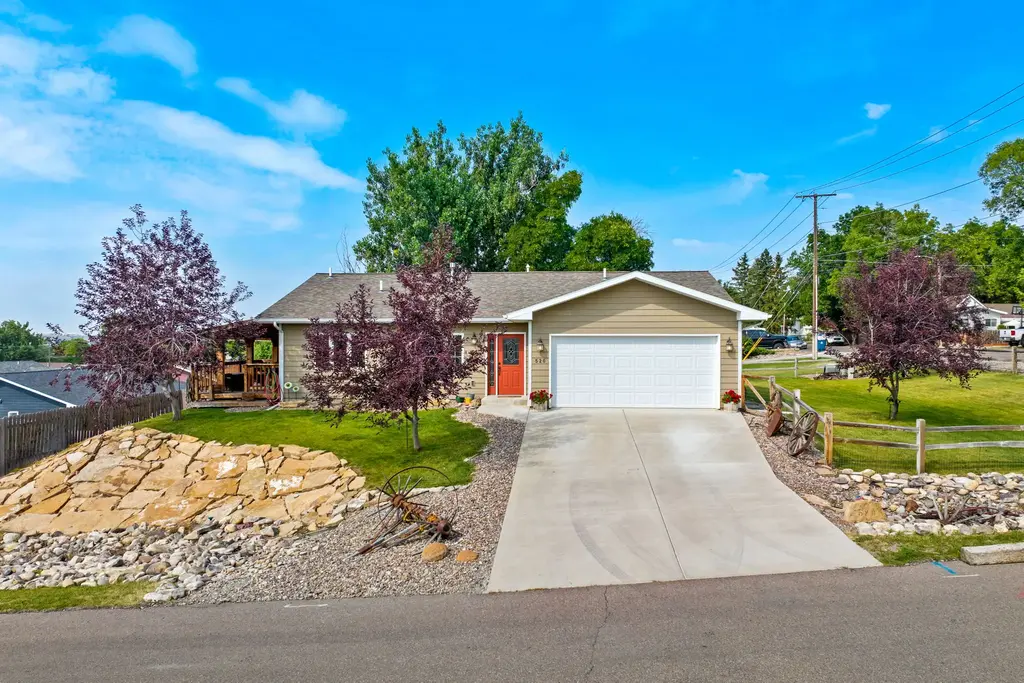 520 23rd Street Ne, Black Eagle
