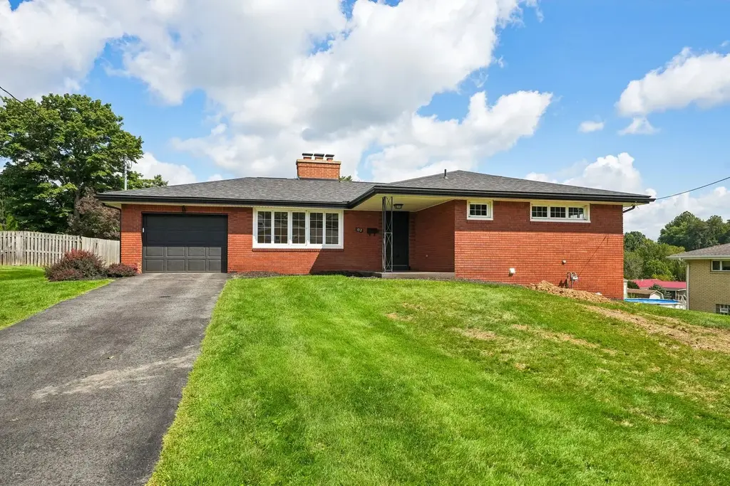 102 Manchester Drive, Hempfield