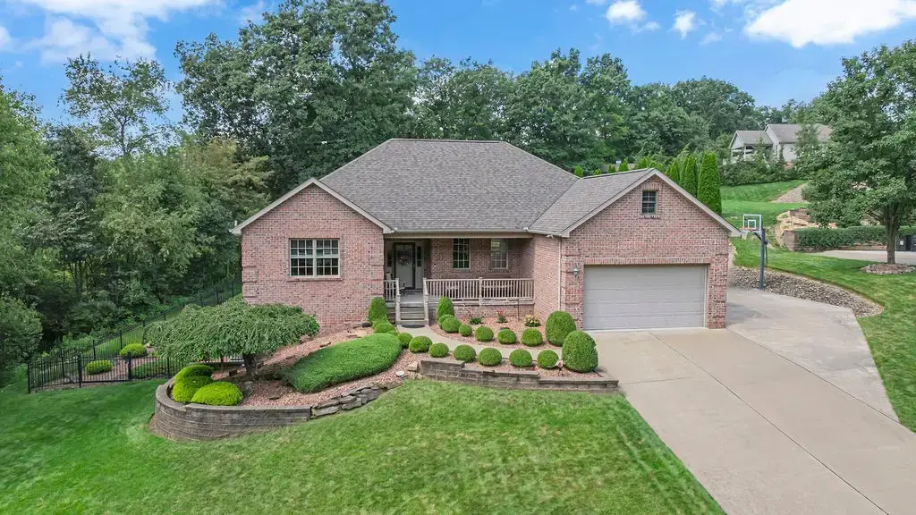 101 Sunray Drive , Center