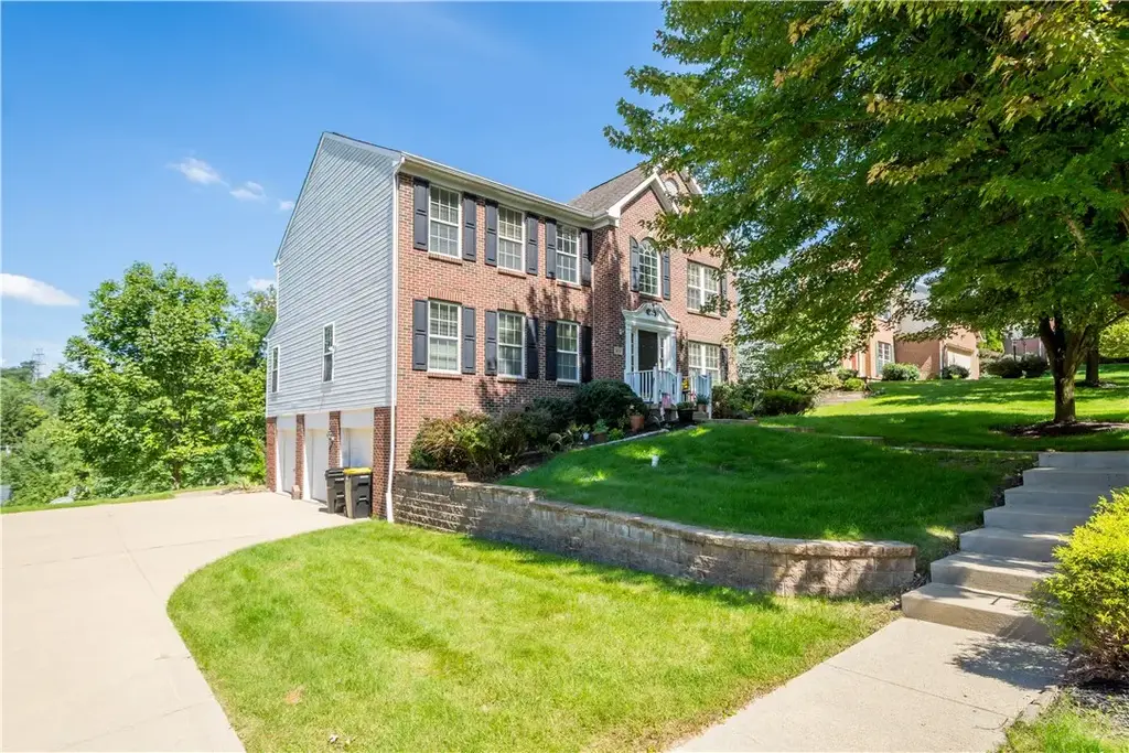 104 Great Rock Drive, Bethel Park