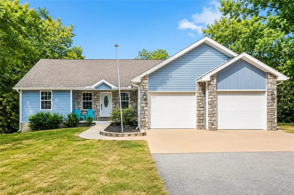 15584 Hammer Road, Neosho