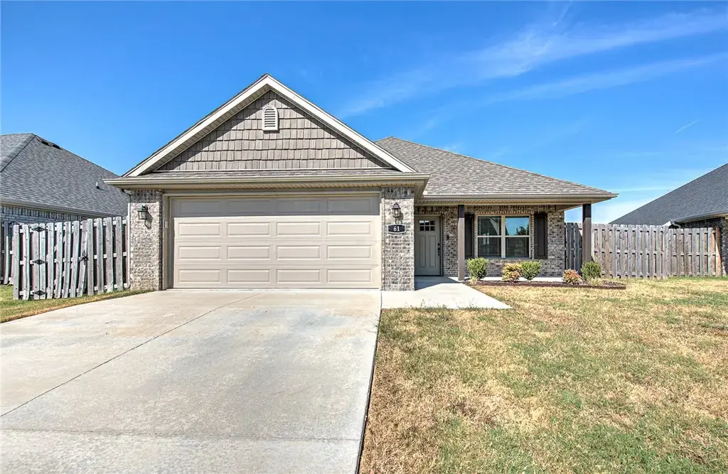 61 N Manhattan Way, Fayetteville