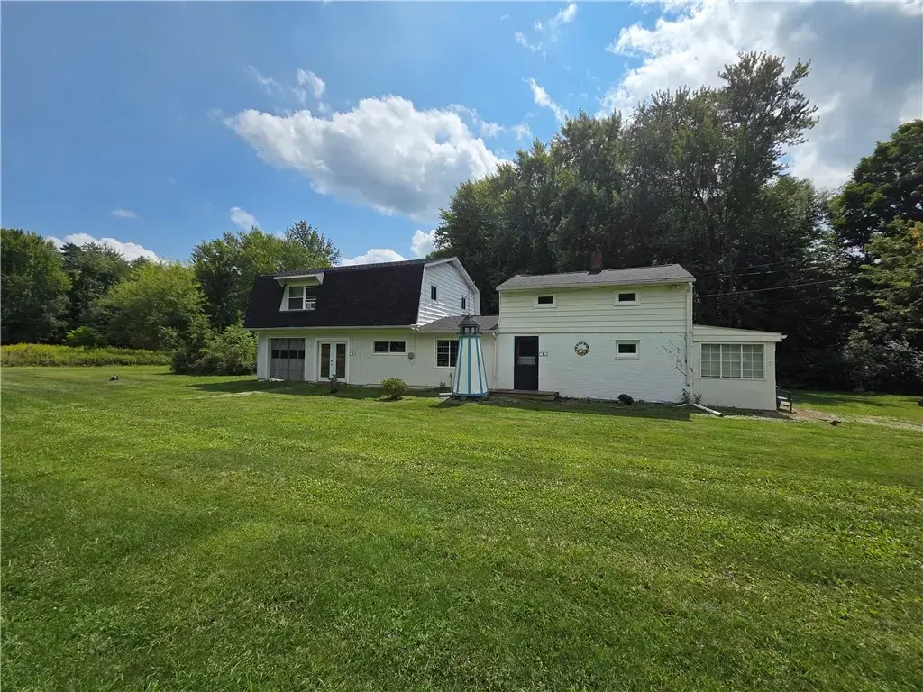 7586 Hurlbert Road, Shenango