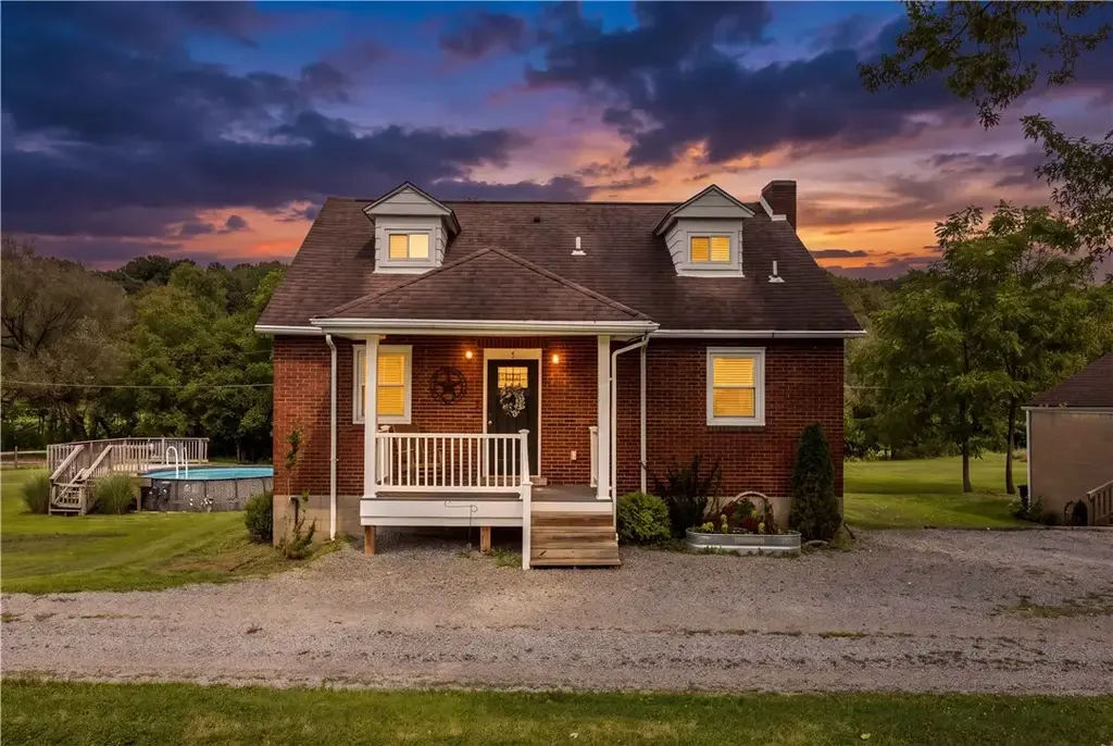 5 Creek Lane , West Deer