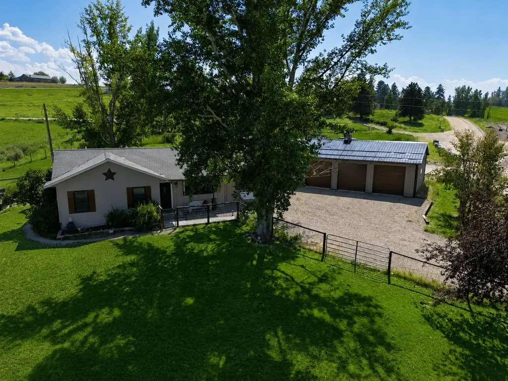 4044 Illinois Bench Road, Stevensville