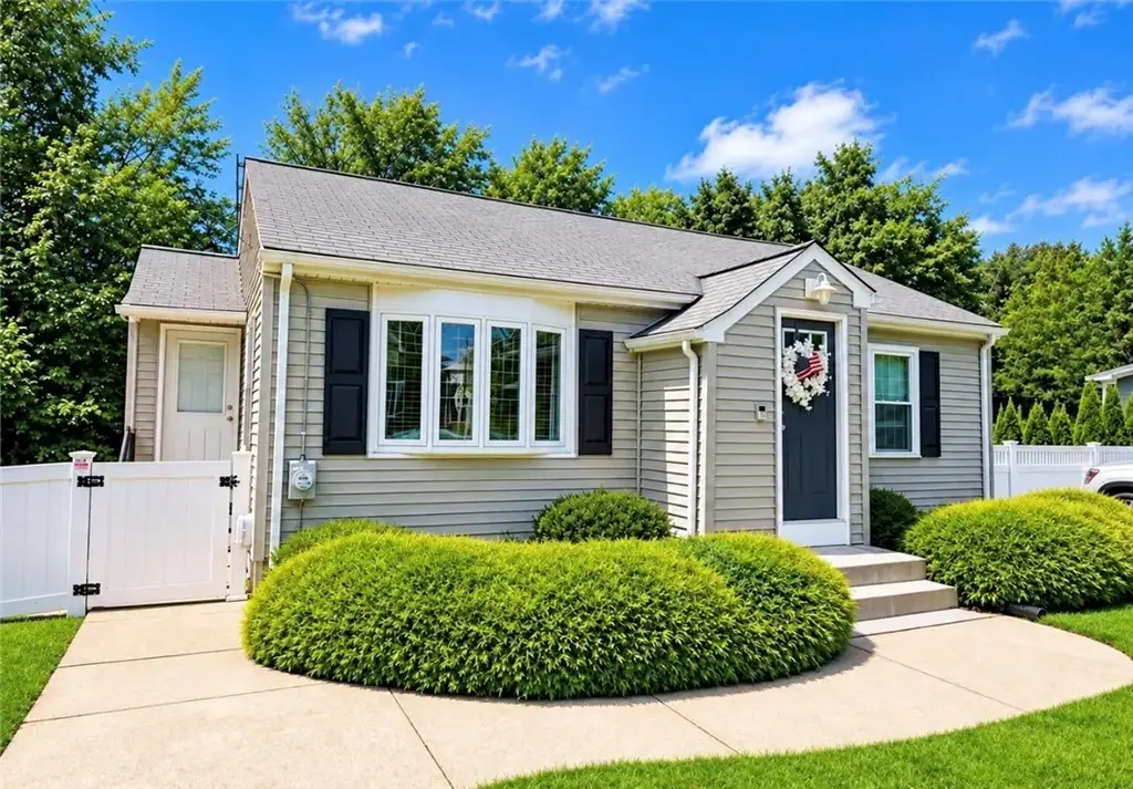 10 Biltmore Ave, Cumberland