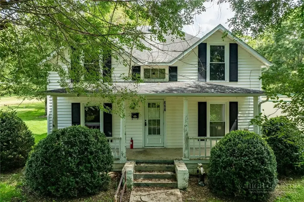 327 Pine Street, Mountain City