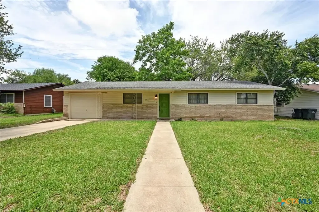201 Hillcrest Drive, Luling