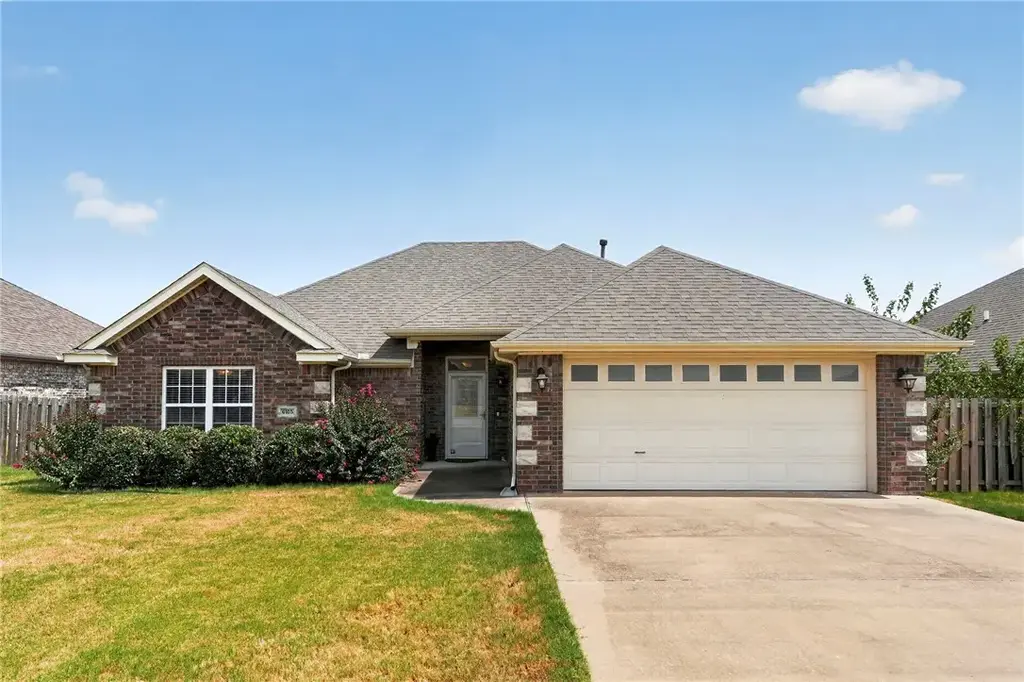 6105 S 39th Street, Rogers