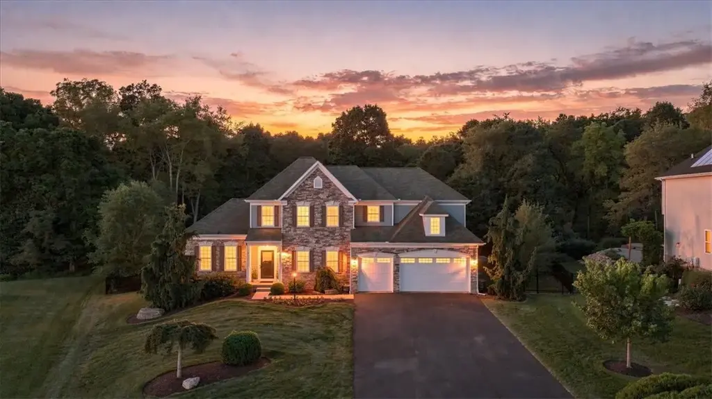 438 White Pine Lane , Economy