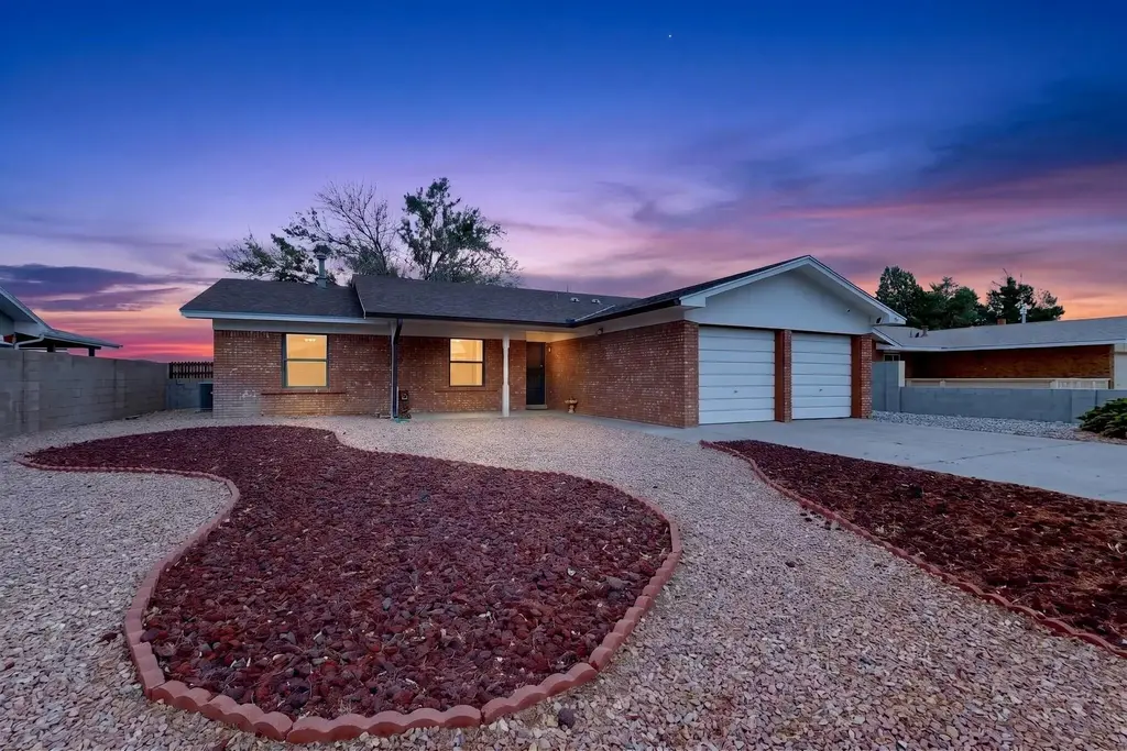 7401 Mayflower Road Ne, Albuquerque
