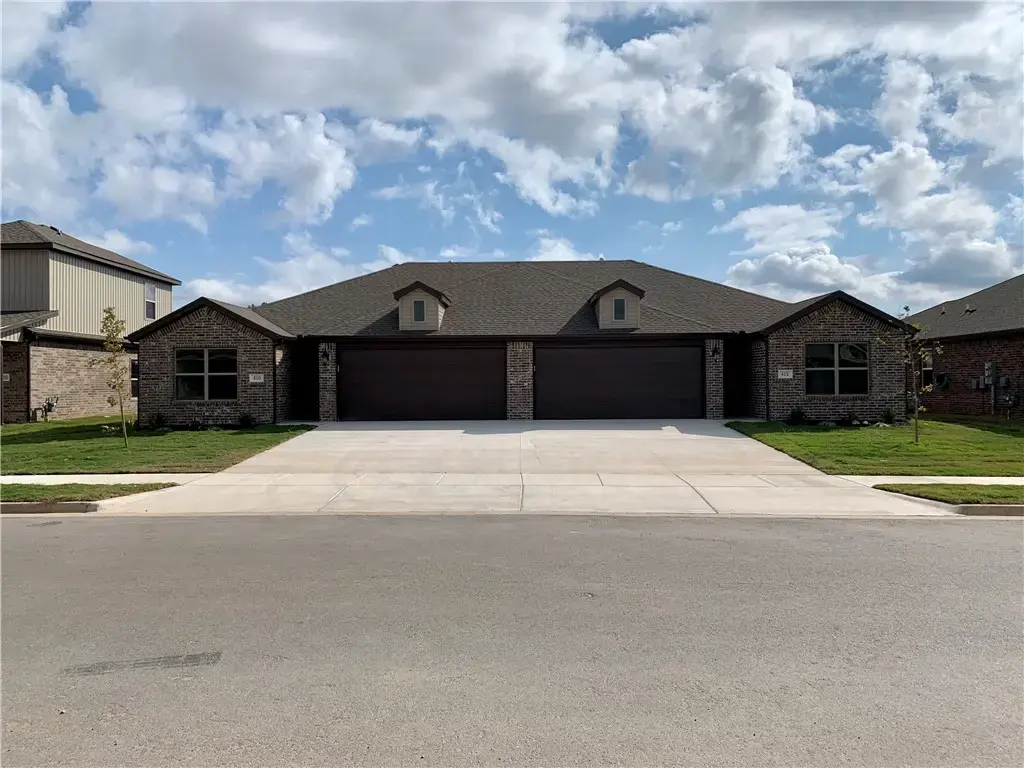 432 Rineel Avenue, Centerton