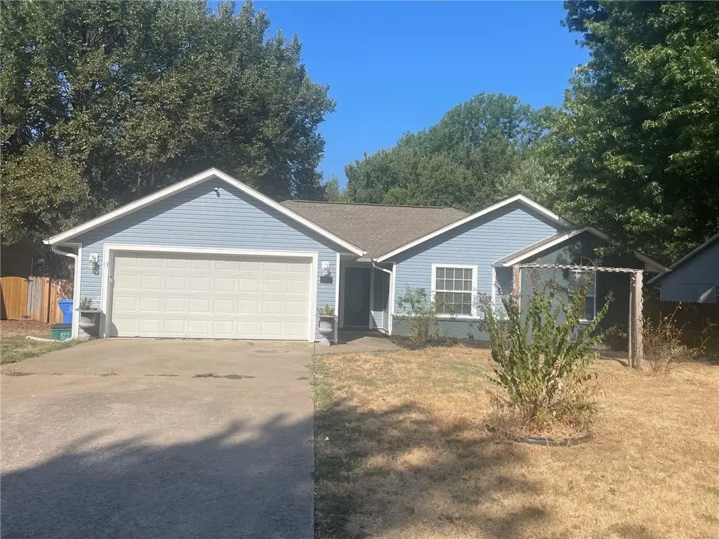1147 N Fieldstone Avenue, Fayetteville