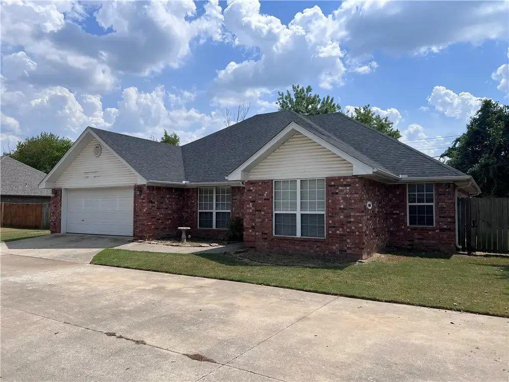 5563 E Antlers Court, Fayetteville