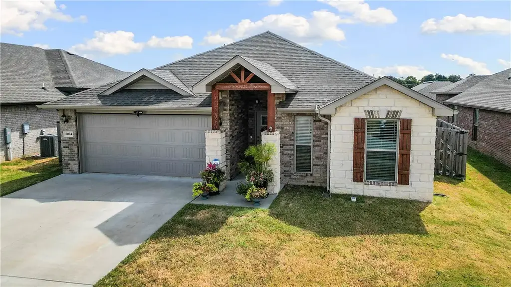 6004 Nw Ettie May Street, Bentonville