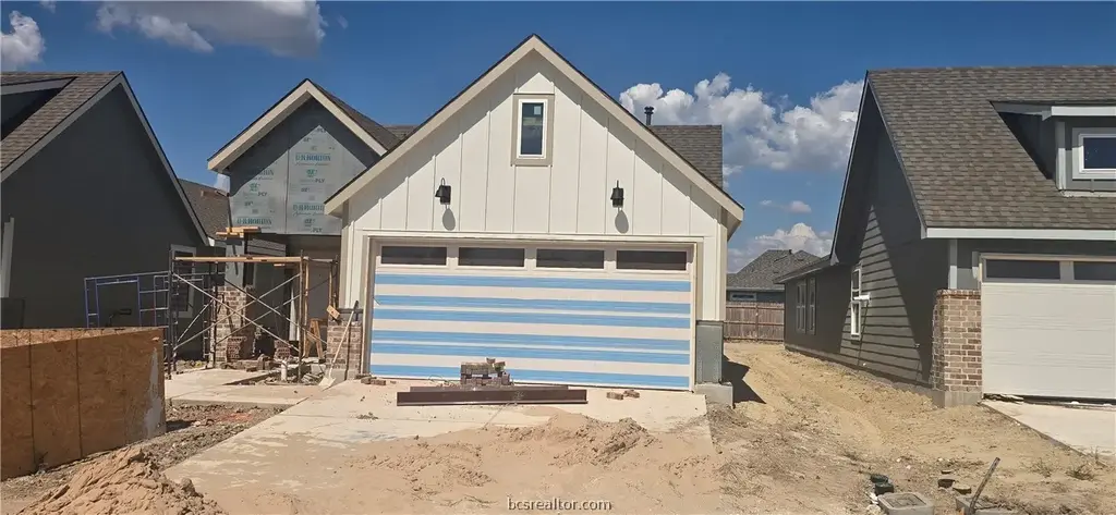 898 Lady Bird Lane, College Station