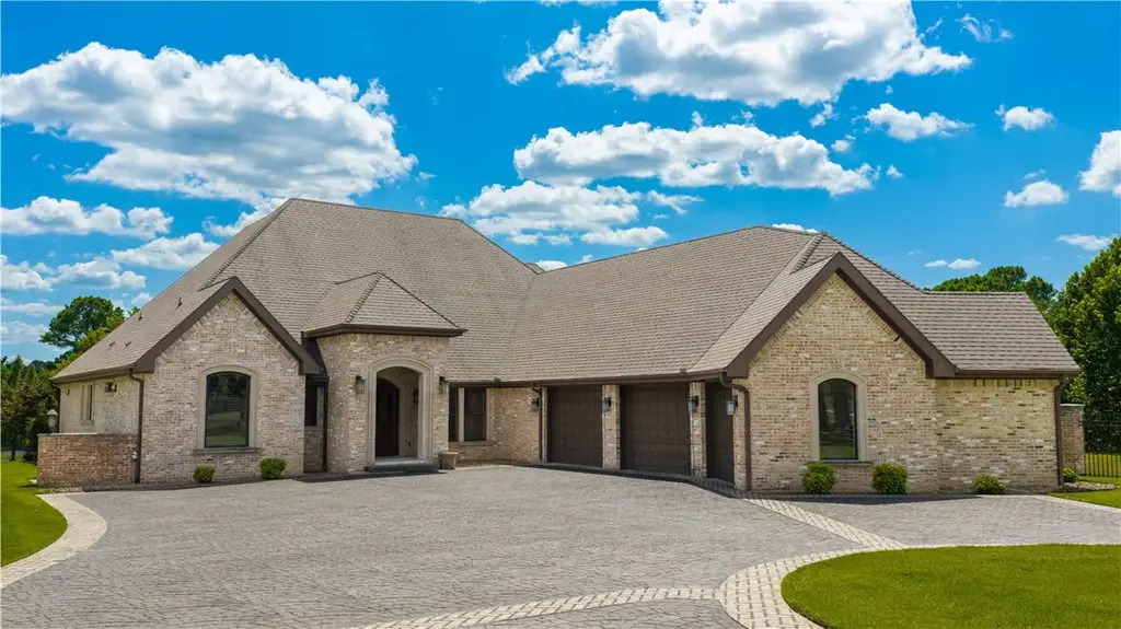 2407 E Joyce Boulevard, Fayetteville