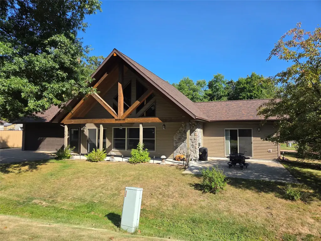 W8206 Trails End, Hatfield
