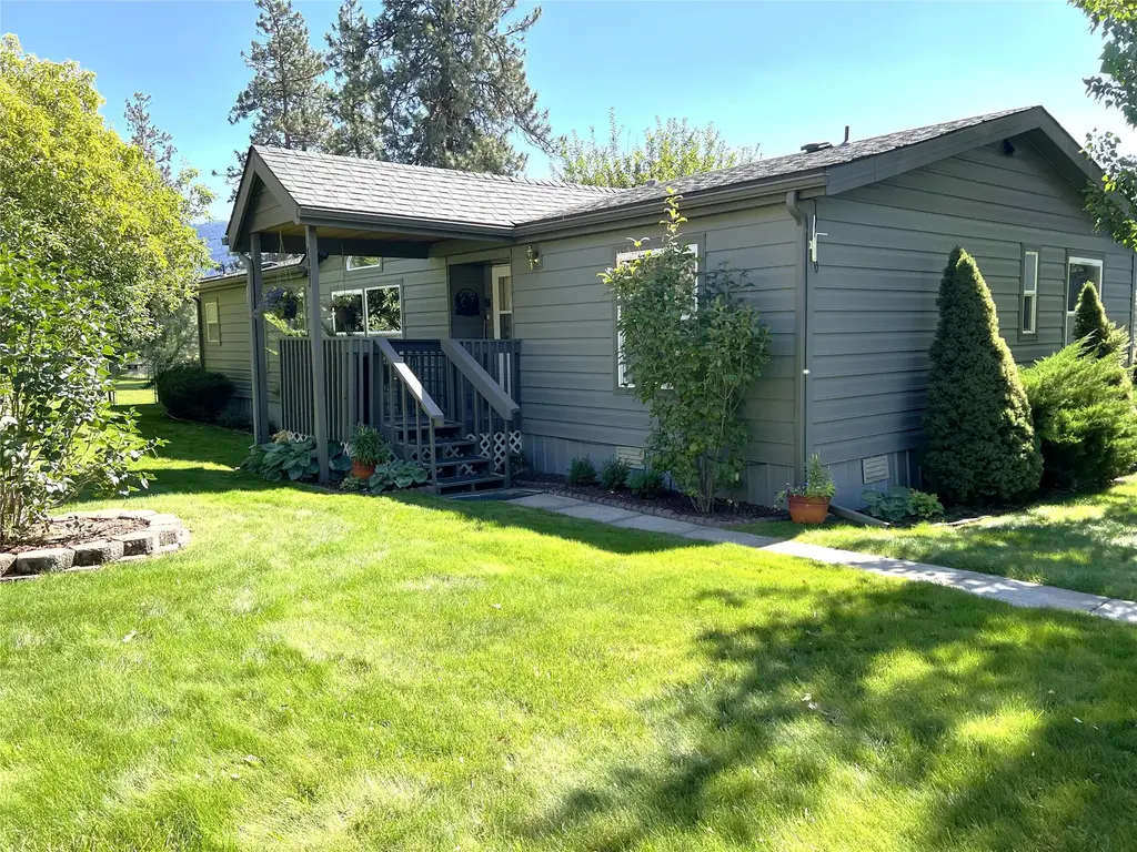 1997 Mullan Road W, Superior