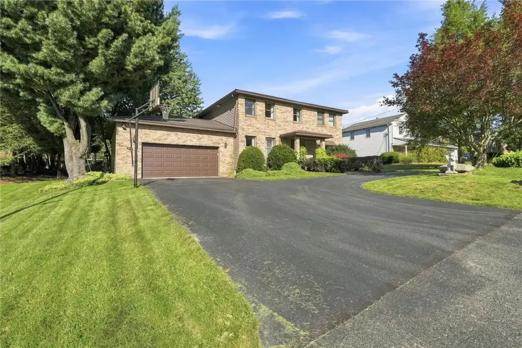 103 Eastview, Center