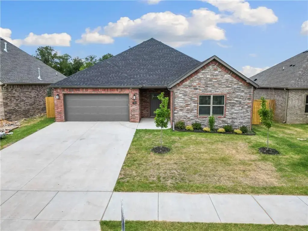 7302 Sw Walnut Grove Avenue, Bentonville