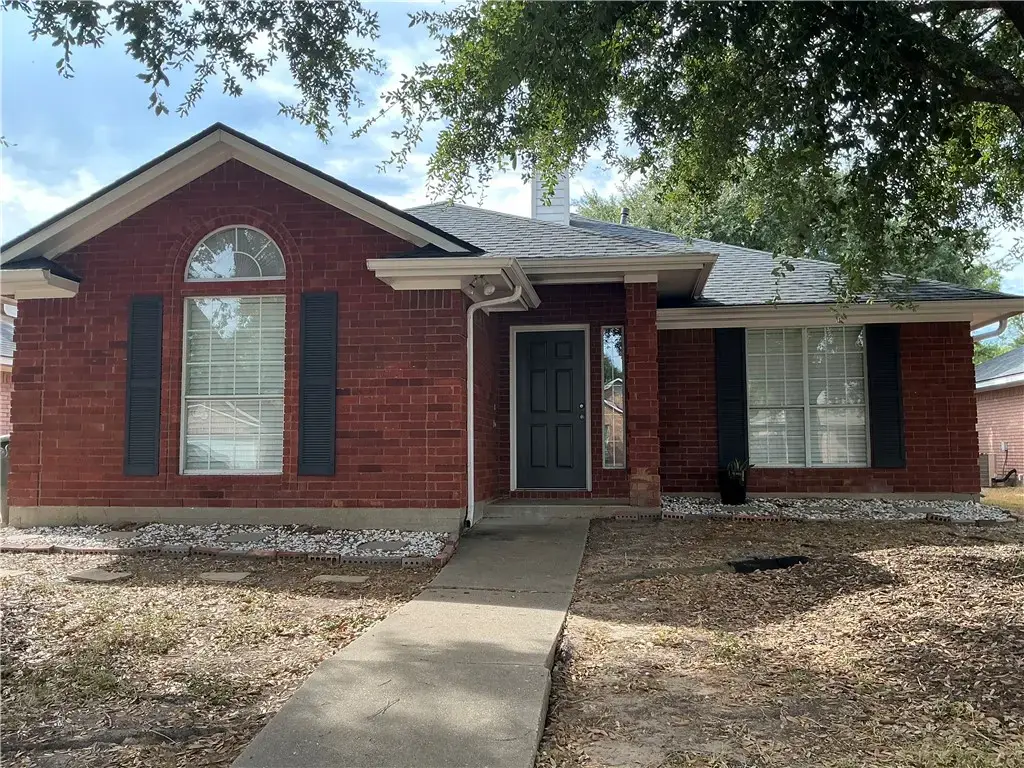 805 Azalea Court, College Station