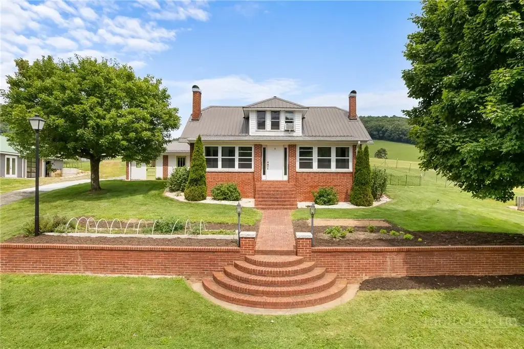 1114 Bledsoe Creek Road, Sparta