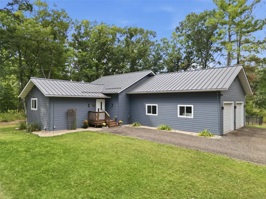 6040 Sandstone Road, Eau Claire