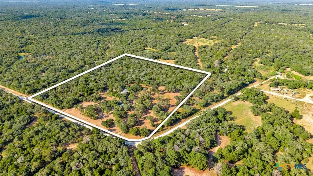 1079 Private Road 1051, Hallettsville