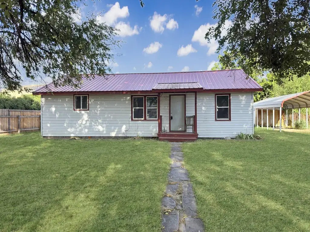 308 Clayton Street, Plains