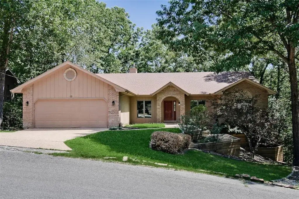 15 Cambria Lane, Bella Vista