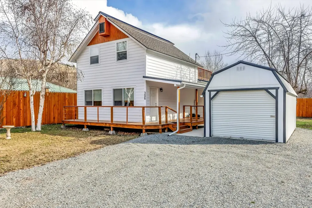 306 Central Avenue, Plains