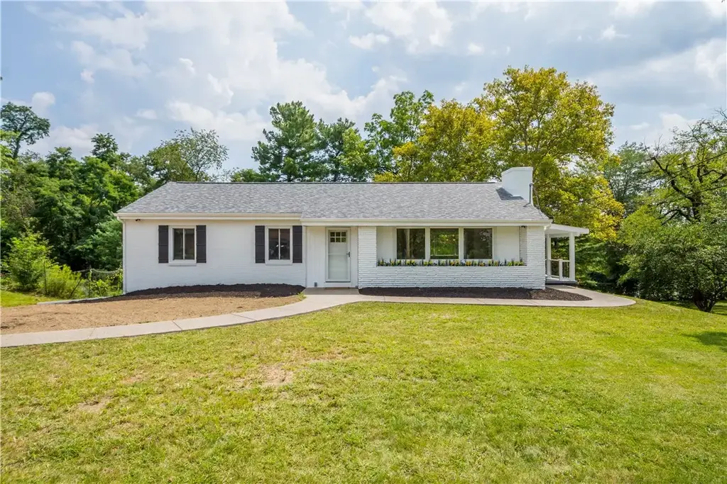 207 Grandview Drive, Peters