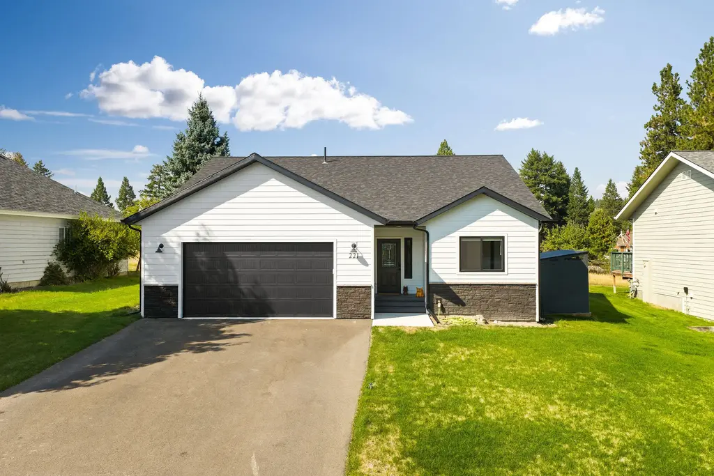 221 Stage Ridge Road, Bigfork
