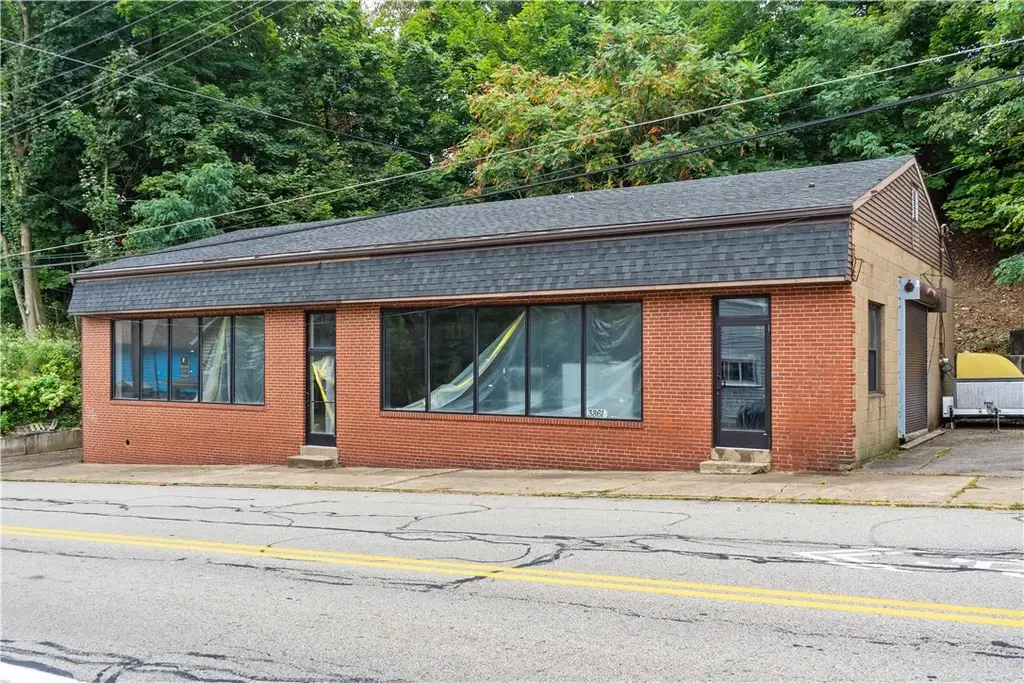 3861 East, Perry Hilltop